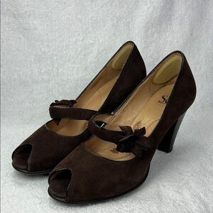 Sofft, brown suede peep  toe with flower embellishment, 3 inch heel like new